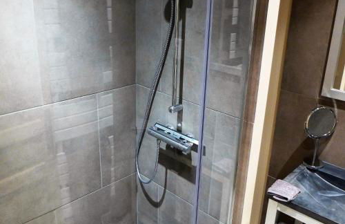 Poles Apart - Foto 14