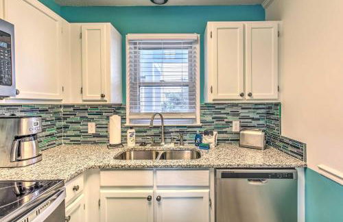 Walk to Ocean Surfside Beach Condo with Pool Access - Foto 10