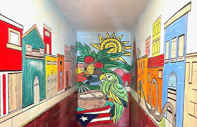 Stylish Remodeled 3BR w Yard Near Airport and Beaches - Photo 12