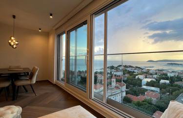 Apartment Touch The Sky Split - Photo 1