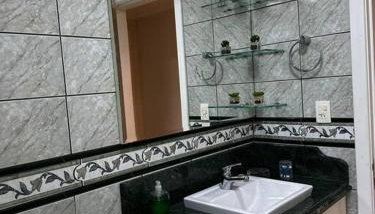 apartamento em bairro nobre suíte com ar condicionado e banheira com hidromassagem - Foto 3