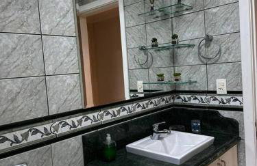 apartamento em bairro nobre suíte com ar condicionado e banheira com hidromassagem - Foto 3