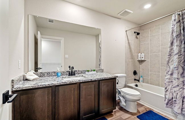 Perfect Home for Families Displaced by Insurance - Foto 20