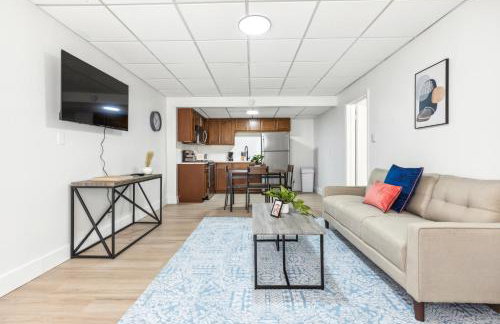 East 120 I Modern Refinished Apt Downtown I Gym - Foto 14