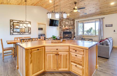 Hike and Snow Play! Overgaard Home with Fireplace - Foto 9