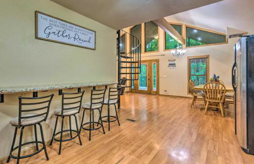 Deck and Fire Pit Lakefront Hideaway in Scranton! - Foto 7