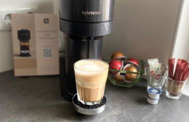 "GREENSUN-HOMES" Messe, Flughafen und Zentrums nah, Ruhig, Modern, schnelles WLAN, Balkon und Küche, freies Parken, 4 Schlafplätze möglich - Photo 2