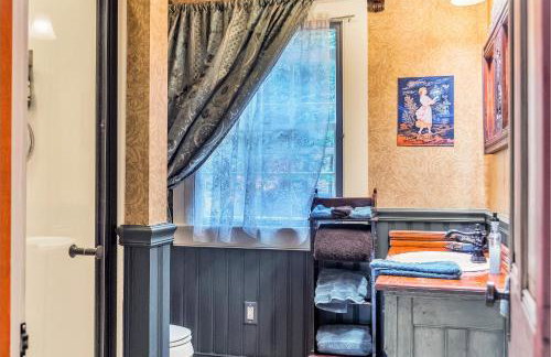 Hot Tub and Large Yard Elegant Deansboro Getaway - Foto 24