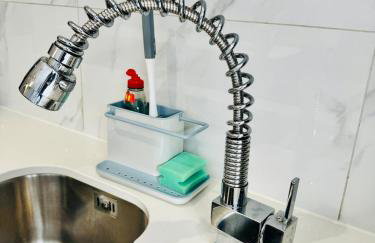 Luxury 5BR Stay With City Access - Photo 55