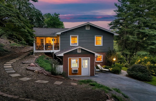 Hyannis 10min to Asheville Firepit Ping Pong - Foto 1