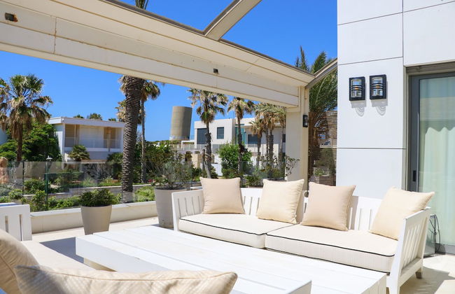 Luxurious Coastal Villa with Pool - Foto 61