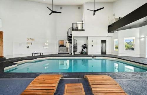 Private Oasis On 2 Acres with Indoor Pool and Theater - Foto 38