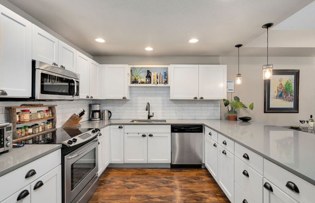 Old Town Escape w/ King Bed, Dog-friendly - Foto 9