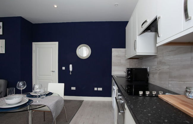 Cross St Boutique Apartment - Photo 5