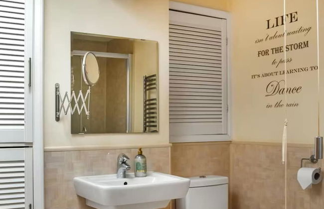 The Hideaway - Spacious 3 Bedroom Apartment - Foto 8