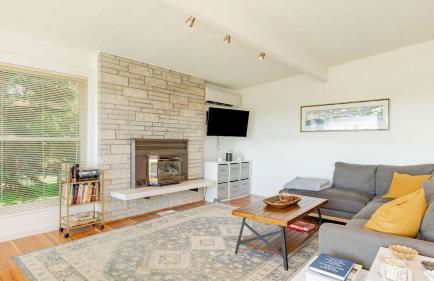 Sunny Side Island Retreat by Avantstay Backyard - Photo 16