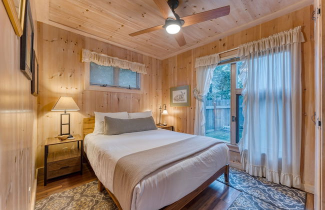 Lakefront Haven by Avantstay Minutes to Ski Resorts Private Dock Boat - Photo 23