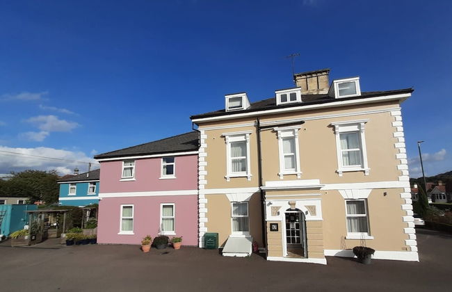 Cotswold Aparthotel - Photo 1