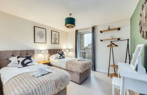 Beautiful Canal Side Apartment - City Centre - Balcony, Secure Parking, Self Check-In, Fast WiFi and Smart TV with Sky TV and Netflix by Yoko Property - Foto 14