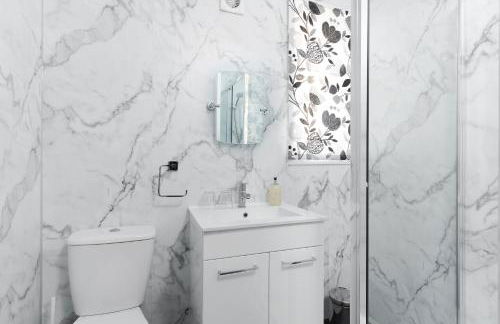 King Size Bed with Wardrobe - Foto 4