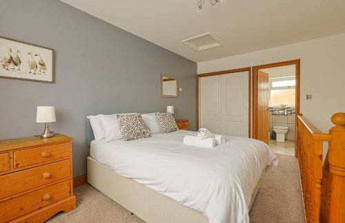 Spacious Self Contained Annexe with Parking - Pass the Keys - Foto 8