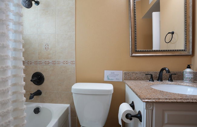 Sweet 4 bedroom, 3 bath plus Loft Bedroom, Pool Home - Photo 39