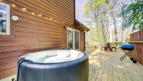 Peaceful Candler Cabin with Private Hot Tub! - Foto 2