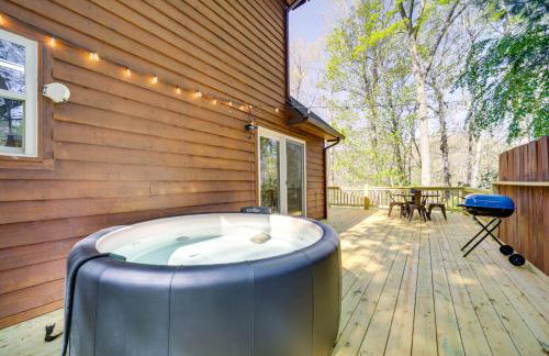 Peaceful Candler Cabin with Private Hot Tub! - Foto 2