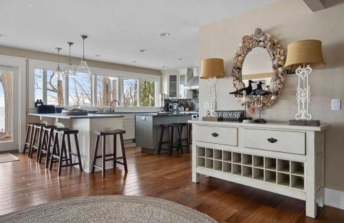 Sunset Shores Sanctuary by Juniper Holiday + Home - Photo 9