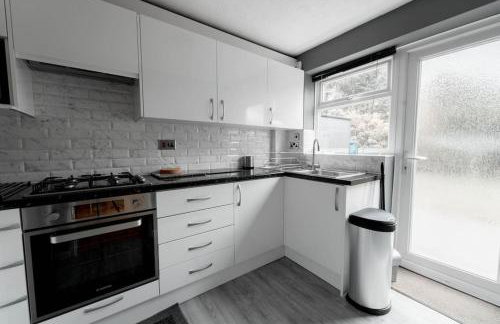 3BR House By Hyped Properties Short Term Rental Agency Birmingham Ideal For Contractors With Free Driveway Parking - Foto 11