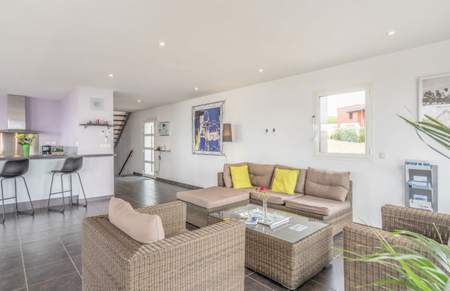 3 bedroom House in Plonévez-Porzay with garden and terrace - Photo 5