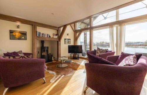 Lakeside Cotswolds Retreat with Private Hot Tub set on Lower Mill Estate - Photo 17