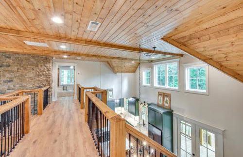 Luxurious Clarkesville Cabin with Decks and Fire Pit - Foto 20