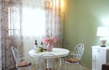 Portico Cozy Home - Photo 4