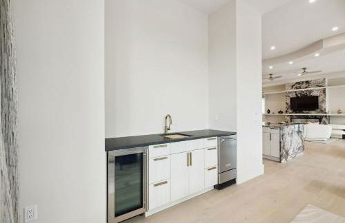 La Villa Nadia - Lakefront Luxury Vacation Rental in Destiny with Private Pool - Foto 27