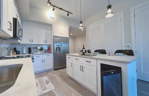 Lux property great for 1 to 8 Guests-family trip ,5Beds 2Rooms Staycation with Gym and EV, proximity to Downtown and Beaches - Foto 1