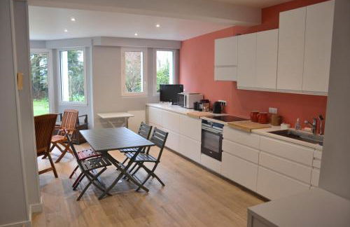 KERJACNINE, à 300 m du port, maison 7 couchages avec grand jardin - Foto 4