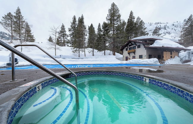 Olympic Village Inn - Photo 30