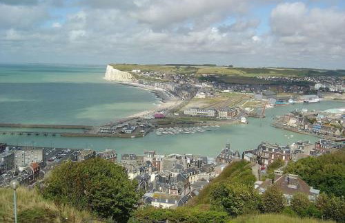 LA VERRIÈRE. Les Locations ISAHORA c'est aussi plusieurs appart' de Standing à 2 pas du Château d'Eu, des Falaises du Tréport, de MERS les Bains et aux portes de la BAIE DE SOMME - Foto 58