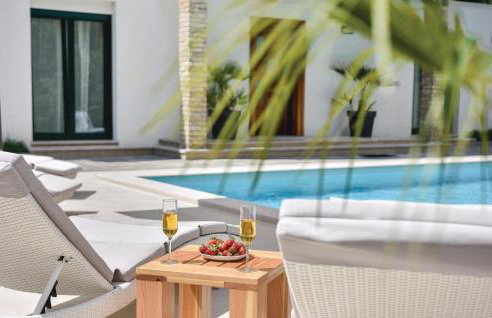 Beautiful Home In Omis With Sauna - Photo 11