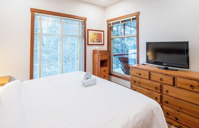 Snow Creek Lodge by Fernie Lodging Co - Photo 52