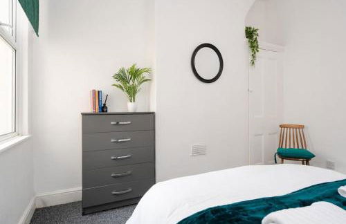 Stunning 5 bedroom home Wirral Birkenhead Sleeps 9- Free Parking-5G Internet - Foto 22