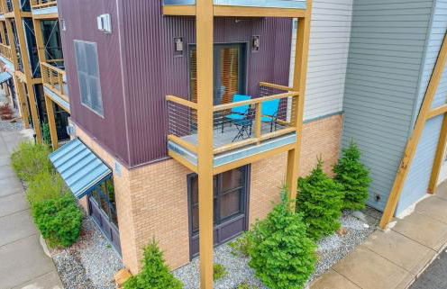 Large Studio Condo with Full Kitchen, Ski, Bike, Beautiful Balcony Views Hottub Fireplace - Foto 5
