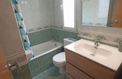 Apartamento céntrico en la playa con piscina. - Foto 19