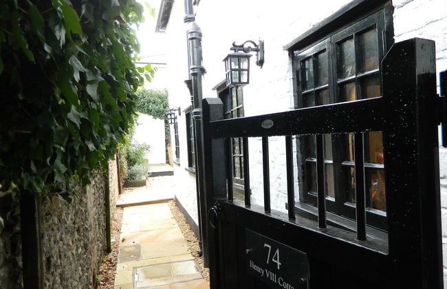 Henry VIII Cottage - Photo 15