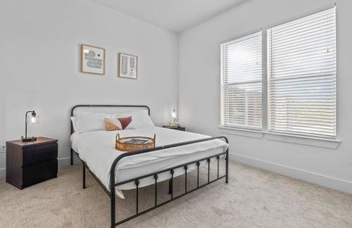 Lavish Escape 1Bd1Ba Pool w Golf Sim - Foto 7