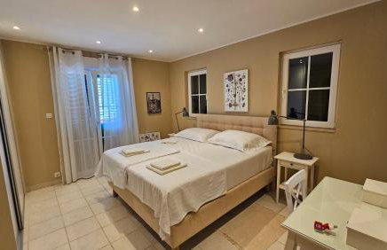 Red House Apartment With Swimming Pool - Photo 7