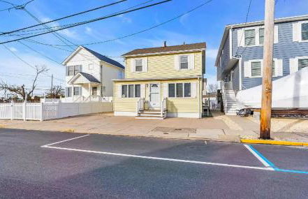 Seaside Getaway! 3 Blocks to Beach with Washer-Dryer - Foto 13