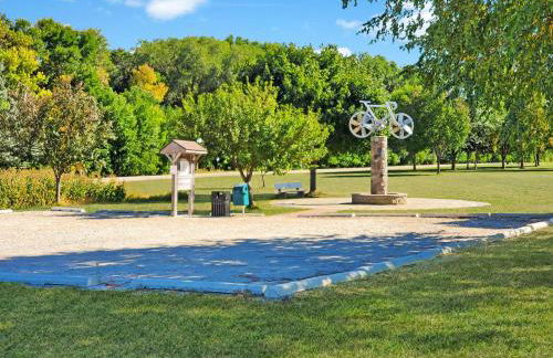 The Canal Cottage off West Lake Okoboji - Foto 32