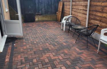 Cosy newly built Self-contained garden flat - Foto 4